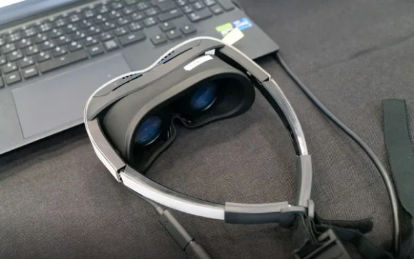 
                Sharp VR шлем новости            